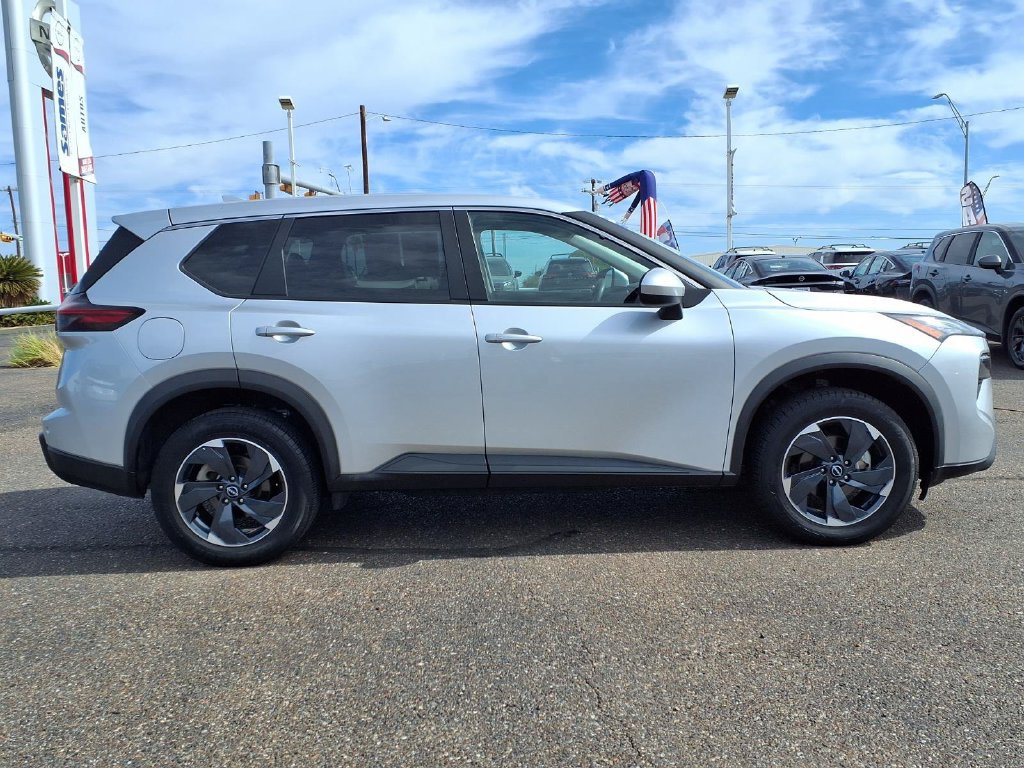 Used 2024 Nissan Rogue SV AWD/4WD image 9