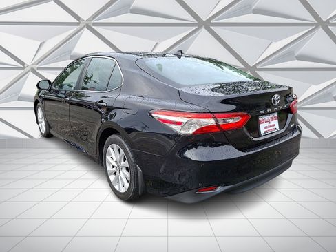 Used 2019 Toyota Camry LE FWD image 7