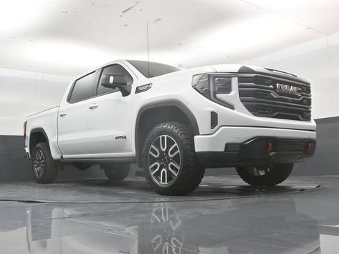 Used 2025 GMC Sierra 1500 AT4 w/ AT4 Premium Package AWD/4WD image 54