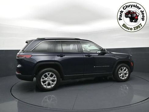 Used 2023 Jeep Grand Cherokee Limited w/ Luxury Tech Group II AWD/4WD image 6