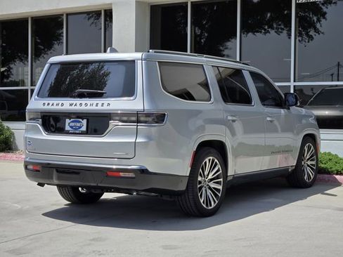 Used 2023 Jeep Grand Wagoneer Series III AWD/4WD image 7