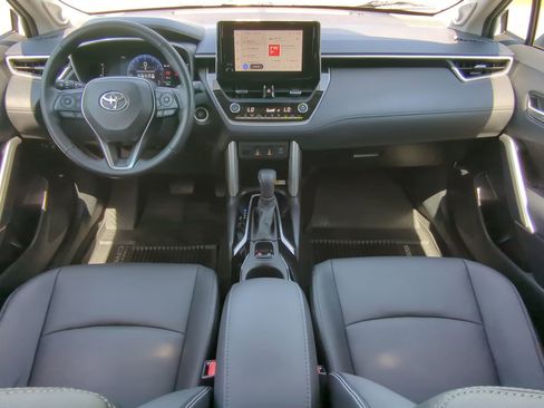 Used 2023 Toyota Corolla Cross XLE w/ Convenience Package FWD image 13