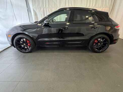New 2026 Porsche Macan GTS image 2
