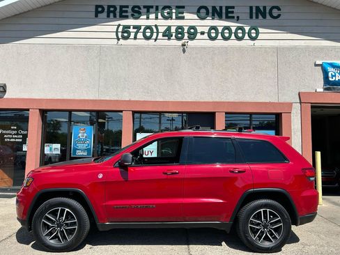 Used 2021 Jeep Grand Cherokee Trailhawk w/ Trailhawk Luxury Group AWD/4WD image 2