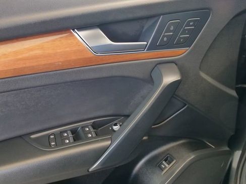 Used 2023 Audi Q5 2.0T Premium w/ Convenience Package image 29