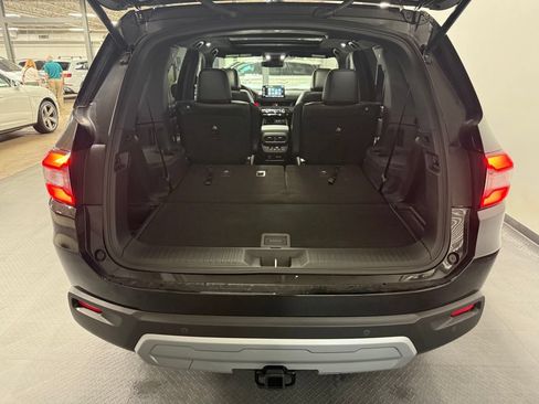 Used 2025 Honda Pilot TrailSport image 17