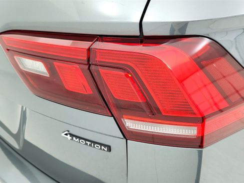 Used 2023 Volkswagen Tiguan SE R-Line image 27