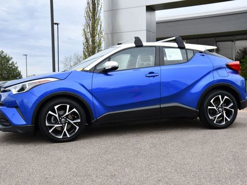 Used 2019 Toyota C-HR XLE FWD image 2
