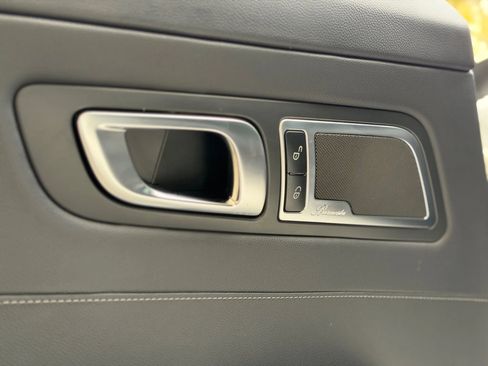 Used 2018 Mercedes-Benz AMG GT Roadster image 31