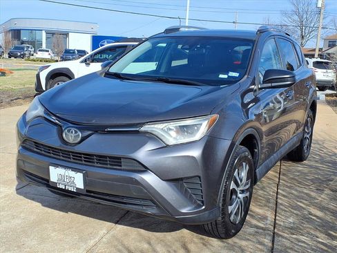 Used 2017 Toyota RAV4 LE image 5