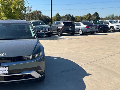 New 2026 Hyundai Ioniq 5 SE image 3