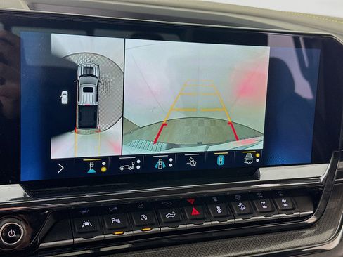 Used 2022 Chevrolet Silverado 1500 ZR2 image 17