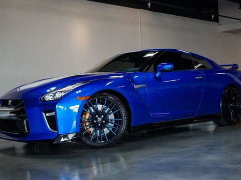 Used 2020 Nissan GT-R Premium image 1