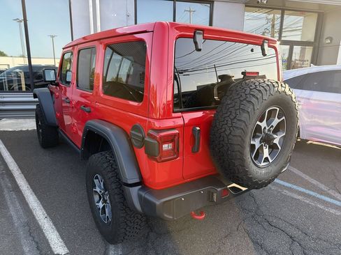 Used 2022 Jeep Wrangler Unlimited Rubicon w/ LED Lighting Group AWD/4WD image 4