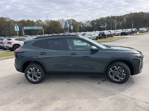 New 2026 Chevrolet Trax LT w/ Driver Confidence Package image 8