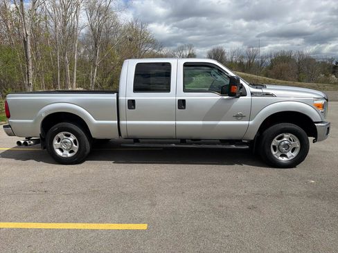 Used 2016 Ford F250 XLT w/ FX4 Off-Road Package AWD/4WD image 4