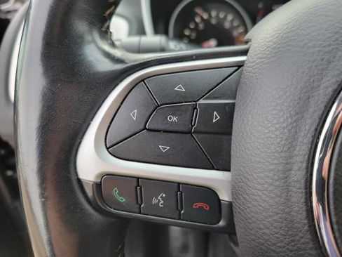 Used 2019 Jeep Compass Latitude image 23