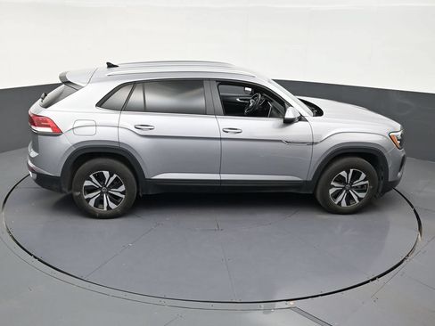 Used 2024 Volkswagen Atlas Cross Sport SE FWD image 17