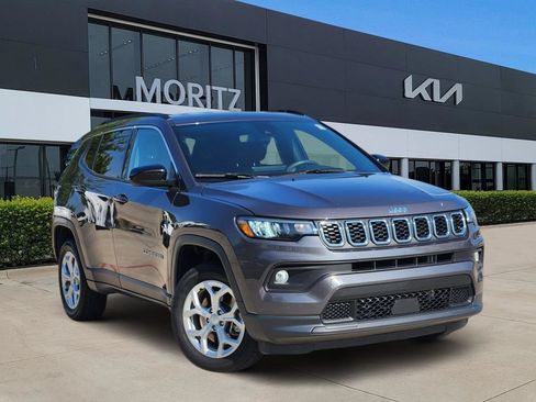 Used 2024 Jeep Compass Latitude AWD/4WD image 1