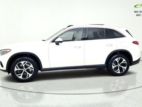 Used 2025 Mercedes-Benz GLC 350e 4MATIC image 5