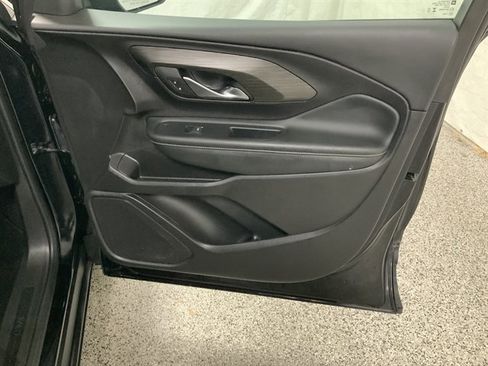 Used 2024 GMC Terrain SLT image 24