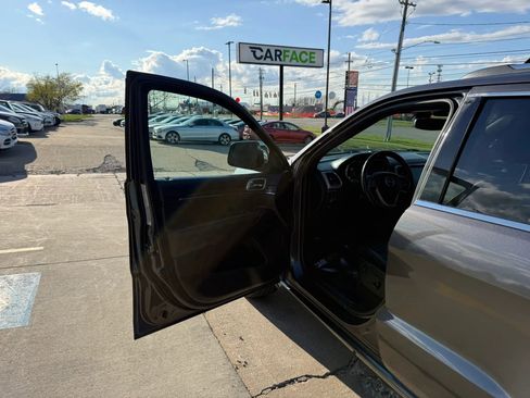 Used 2017 Jeep Grand Cherokee Overland image 18