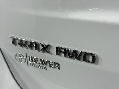 Used 2022 Chevrolet Trax LT w/ LT Convenience Package image 13