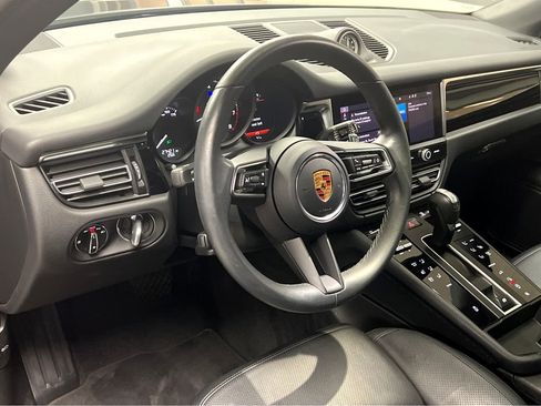 Used 2023 Porsche Macan Turbo image 39