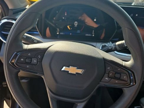 Used 2025 Chevrolet Trax LT FWD image 20