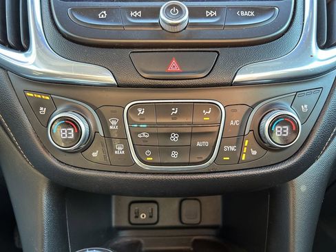 Used 2018 Chevrolet Equinox Premier image 32