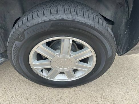Used 2009 Cadillac Escalade AWD image 4
