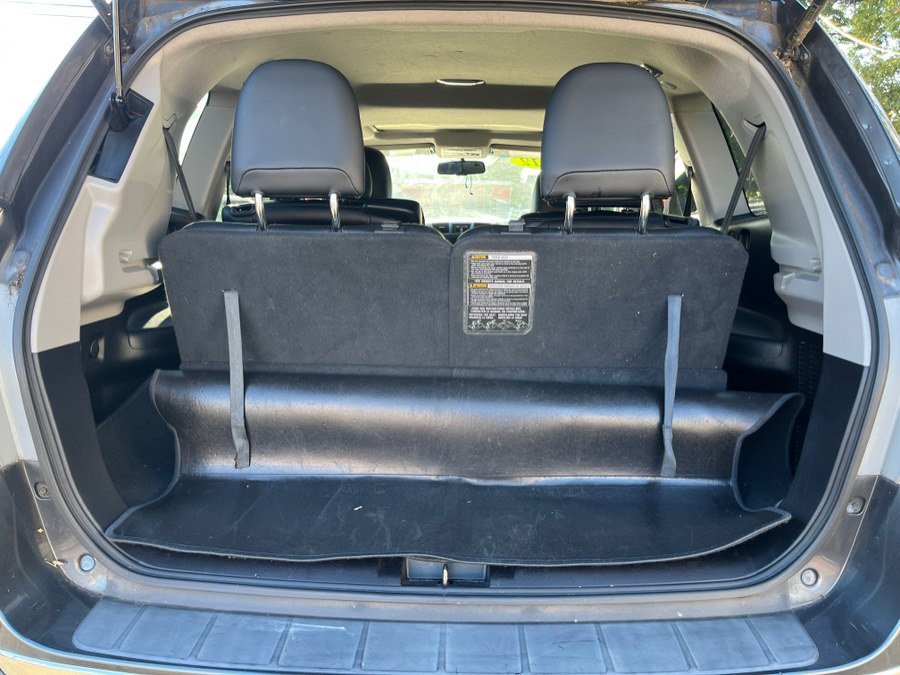Used 2012 Toyota Highlander SE w/ Tow Pkg AWD/4WD image 9