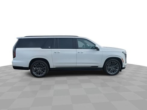 Certified 2025 Cadillac Escalade ESV Sport Platinum image 9