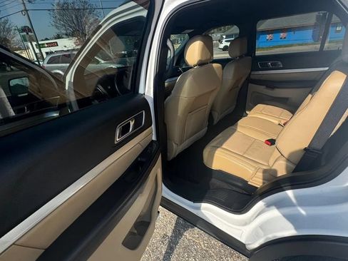 Used 2017 Ford Explorer XLT w/ Equipment Group 202A AWD/4WD image 17