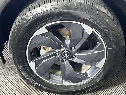 Used 2025 Nissan Rogue SV FWD image 10