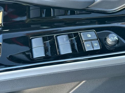 Used 2025 Toyota bZ4X AWD image 12