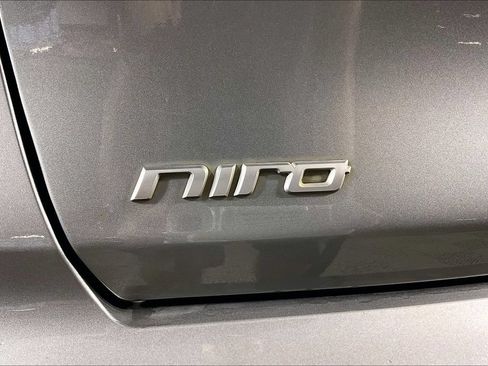 Used 2022 Kia Niro EX Premium FWD image 7