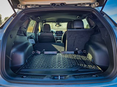 Certified 2024 Jeep Compass Latitude image 33