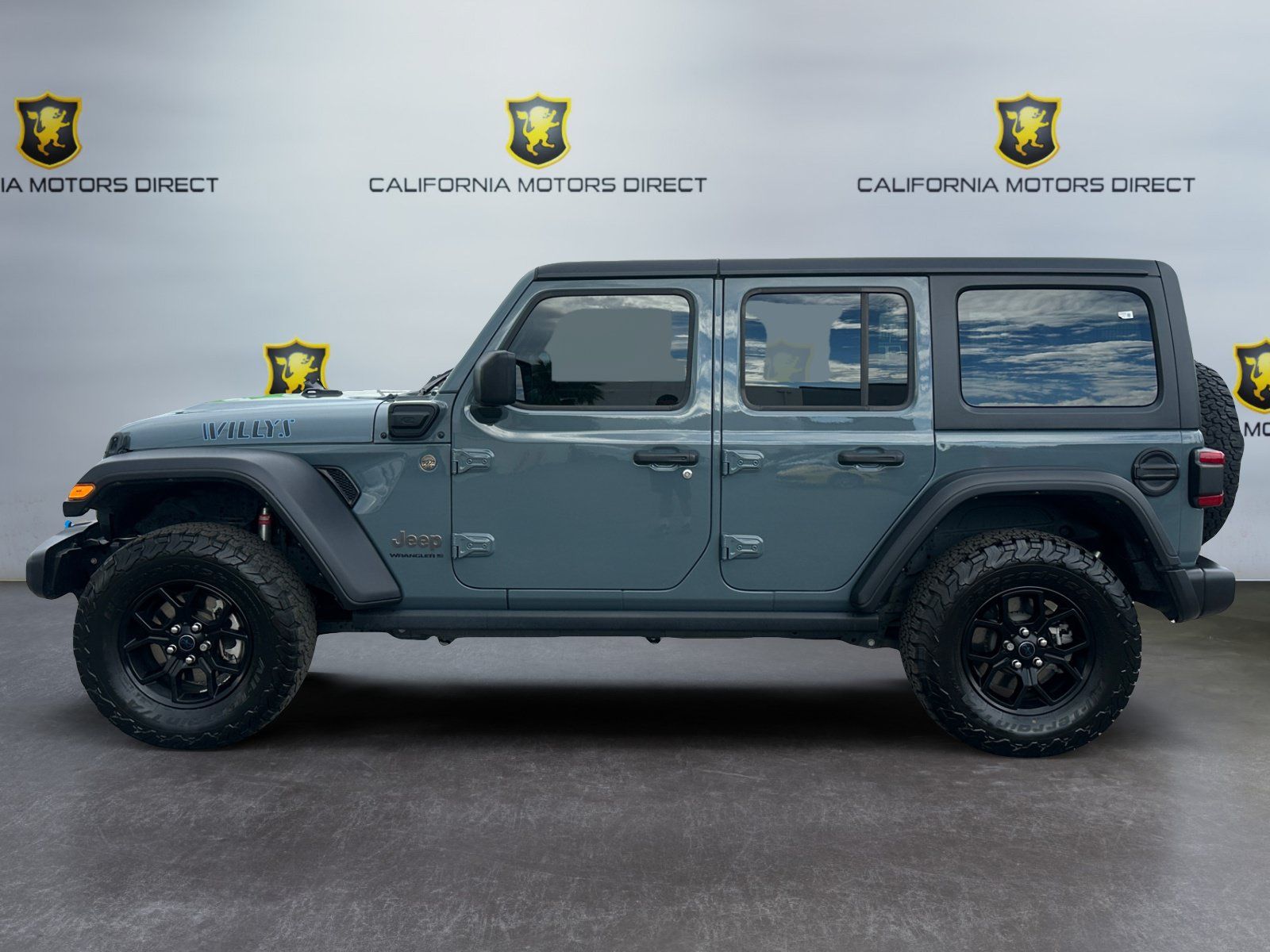 Used 2024 Jeep Wrangler Unlimited AWD/4WD image 2
