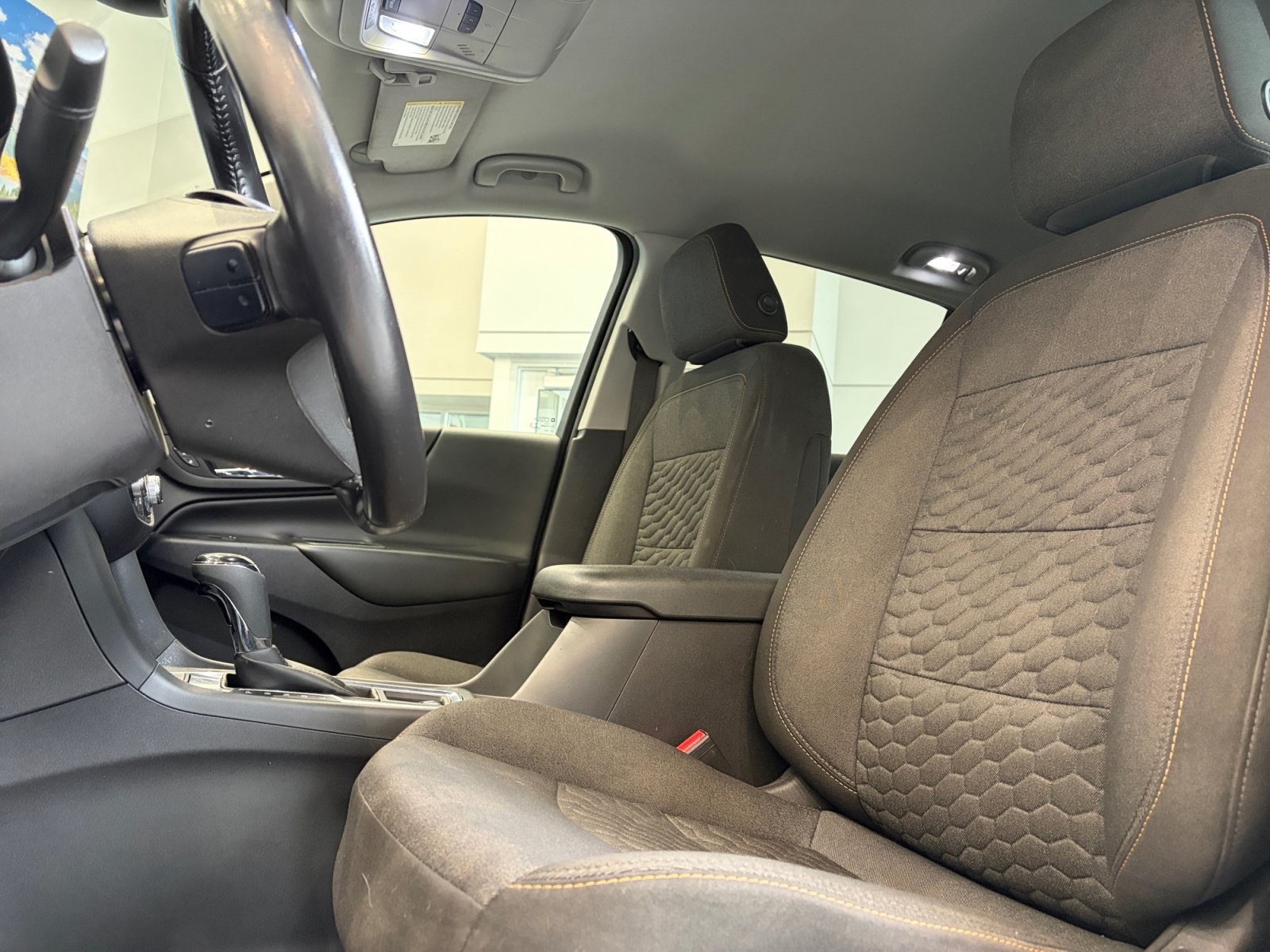 Used 2021 Chevrolet Equinox LT w/ Driver Convenience Package AWD/4WD image 12