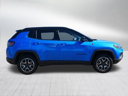 Used 2025 Jeep Compass Trailhawk w/ Trailhawk Elite Group AWD/4WD image 8