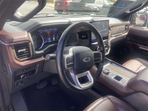 Used 2024 Ford Expedition Limited image 16