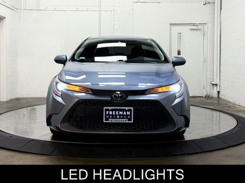 Used 2022 Toyota Corolla LE image 3