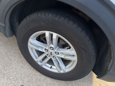 Used 2023 Ford Explorer XLT image 7