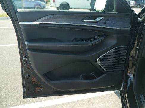 Used 2023 Jeep Grand Cherokee L Overland AWD/4WD image 15