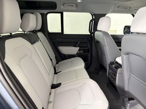 New 2025 Land Rover Defender 110 S image 31