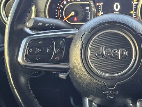Used 2018 Jeep Wrangler Unlimited Sahara AWD/4WD image 27