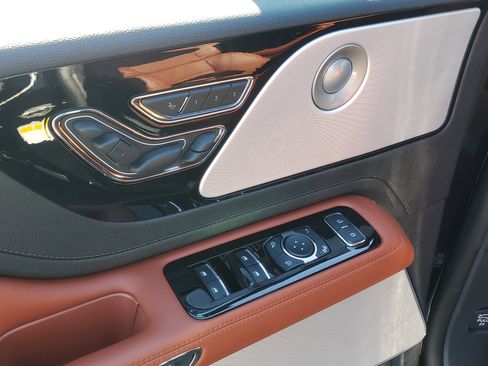 New 2026 Lincoln Aviator Reserve AWD/4WD image 9