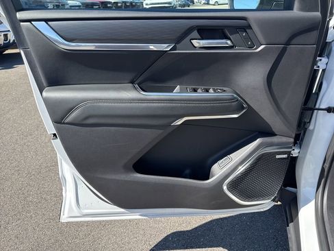 Used 2025 GMC Acadia Elevation image 27