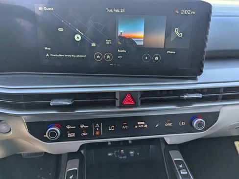 Certified 2025 Kia Sorento S image 18